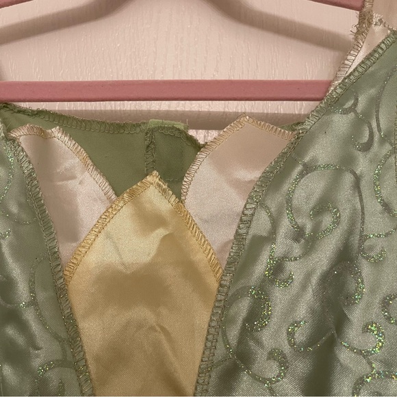 Disney Tiana and the Frog Costume - Size Medium (7/8) Girls - Picture 8 of 13